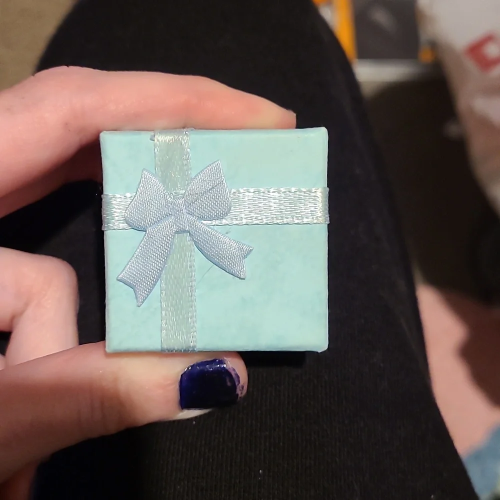 ๐ GORGEOUS RING ๐ - Picture 4 of 4